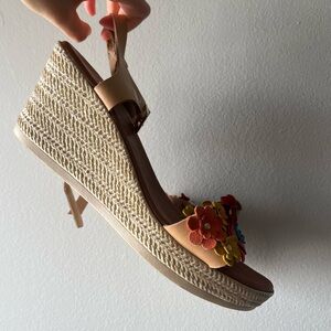 Sophia Milano handmade Italy leather beige wedge floral sandals size 9 women